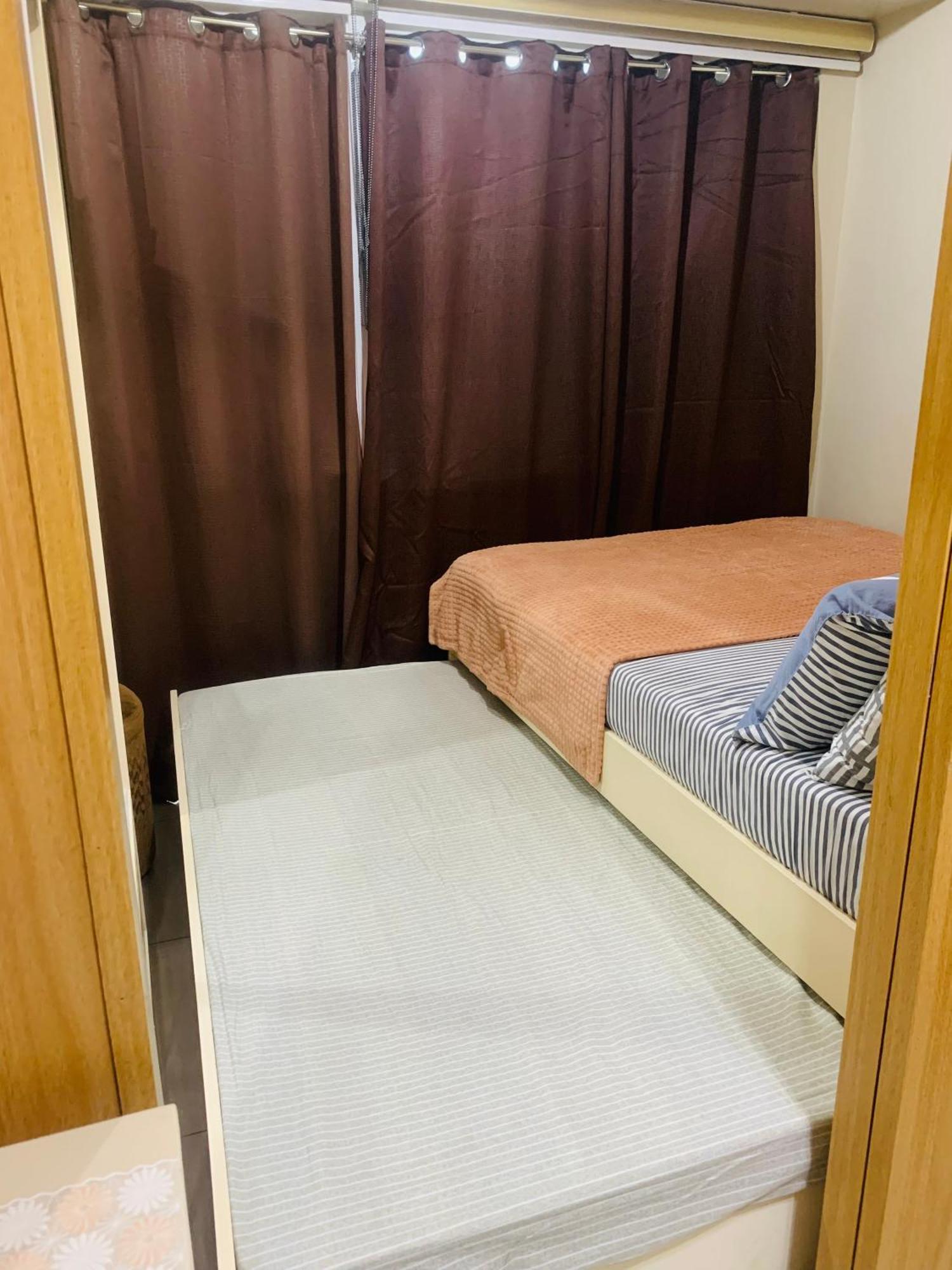 Aiza's Condotel In Shell Residences Near Moa And Naia