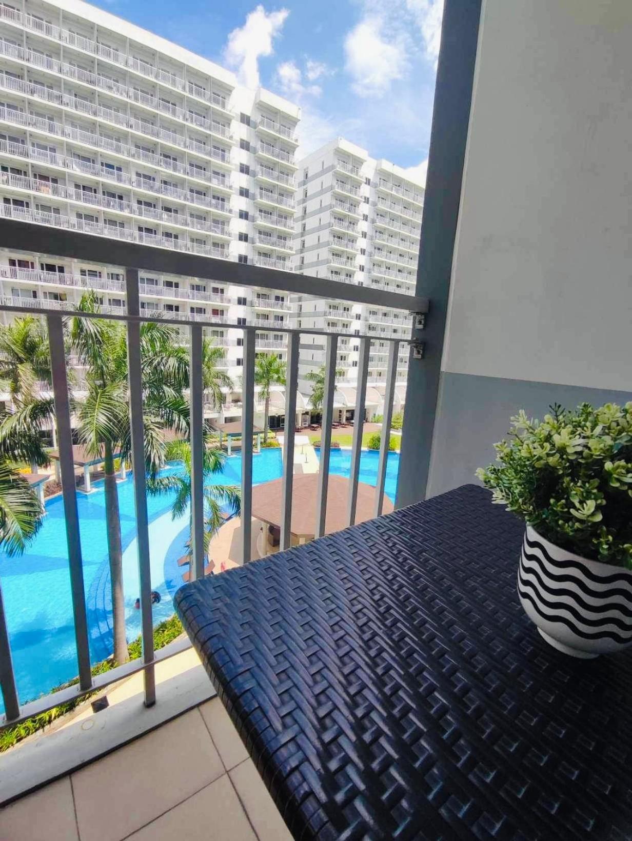 Apartment Aiza's Condotel In Shell Residences Near Moa And Naia