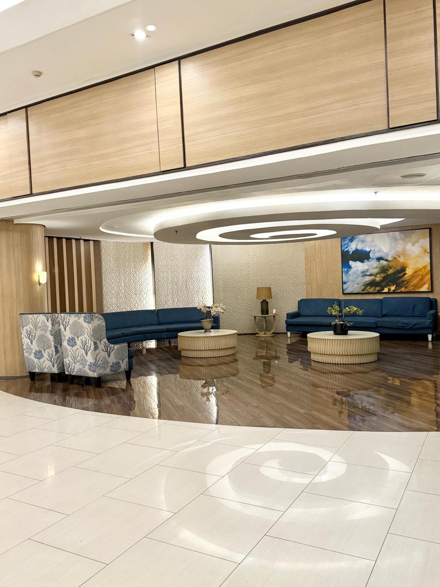Aiza's Condotel In Shell Residences Near Moa And Naia *